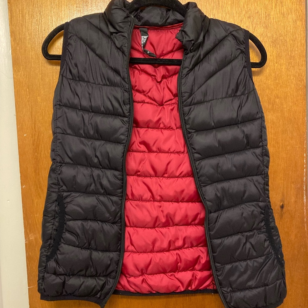 Women’s black puffer vest